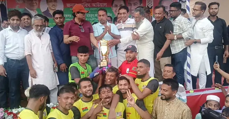 চাঁদপুরে মরহুম আরাফাত রহমান কোকো প্রীতি ফুটবল ম্যাচে উপস্থিত ছিলেন তাবিথ আউয়াল